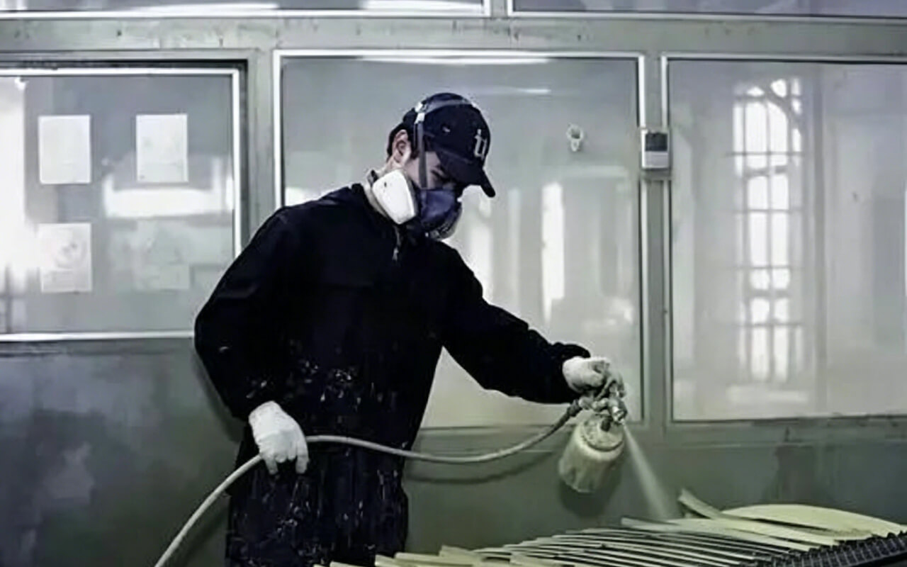 Robotic vs. Manual Painting: What Are the Pros and Cons of Each Method?