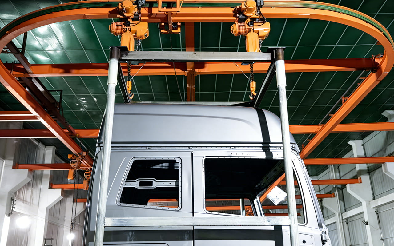 Hoist systems for electroplating